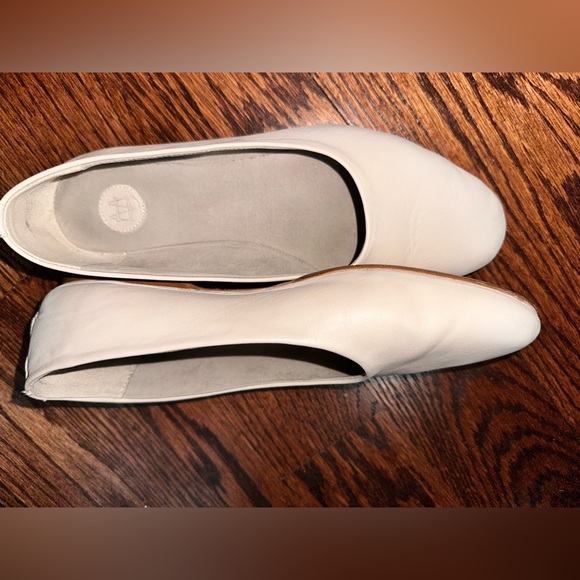 Womens massimo dutti ivory/ stone colour  leather flats size 36 light comfy - Picture 3 of 7